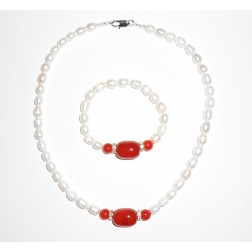 FRESH WATER CULTURED PEARL NECKLACE AND BRACELET SET